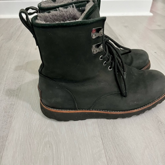 Faux fur lined fleece Sherpa warm winter  Ugg boots, black. Size 10 - Picture 3 of 5